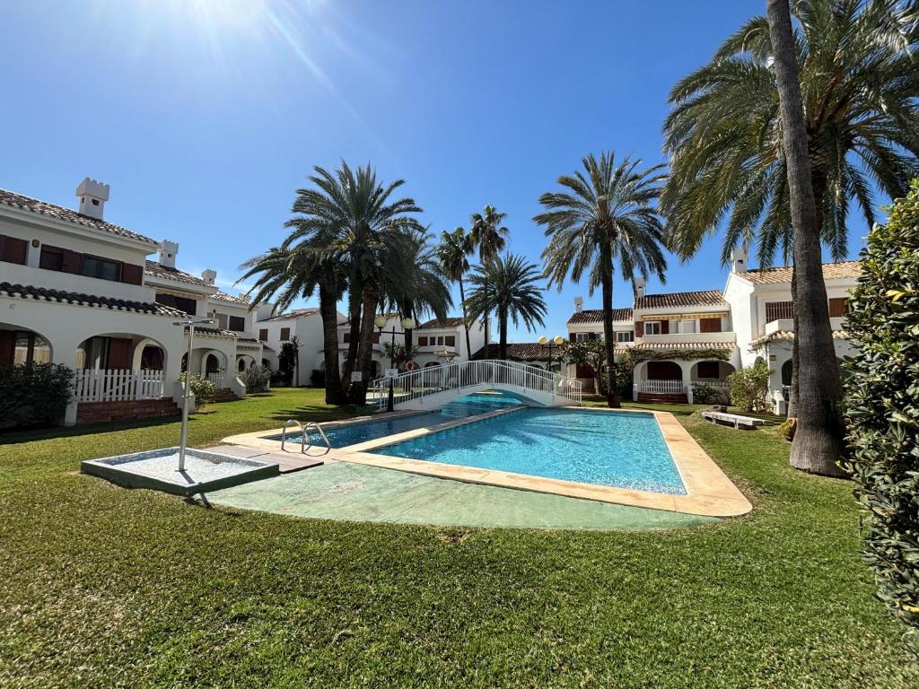 a swimming pool in the yard of a house at L´Escala in Denia