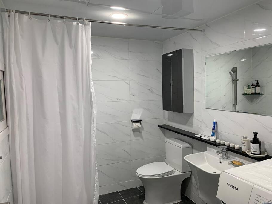 a bathroom with a white shower curtain and a toilet at On Dang in Gyeongju