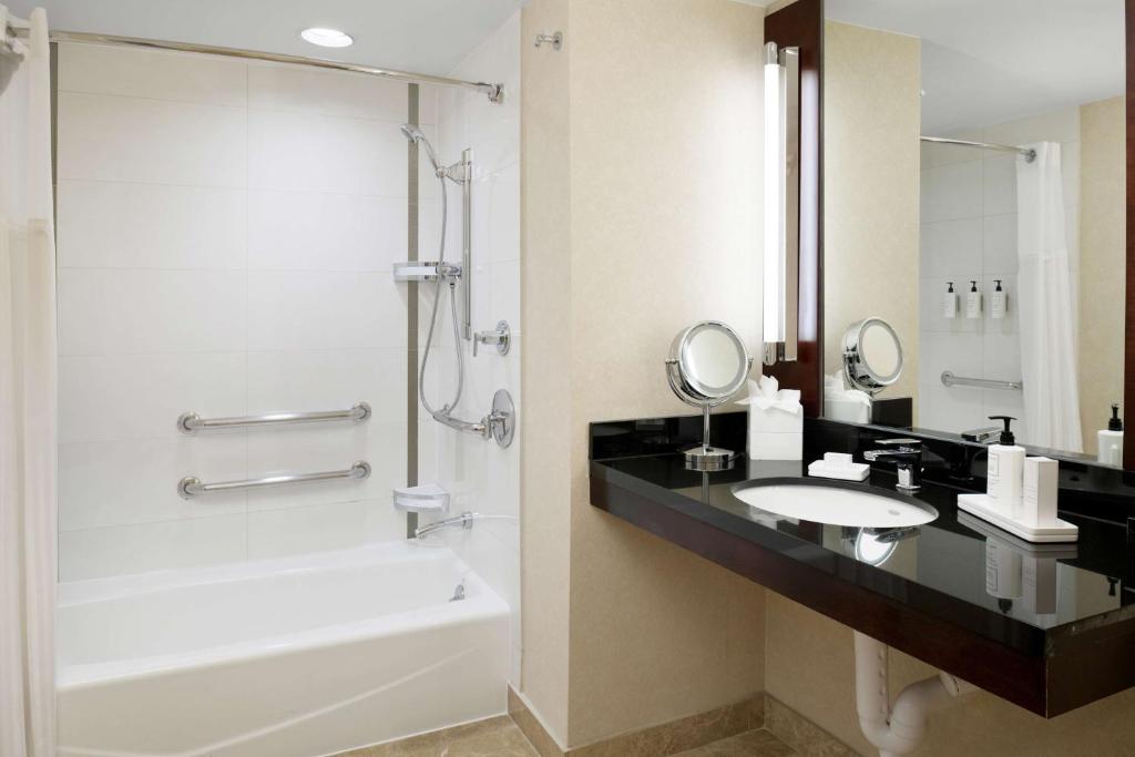 Hilton Charlotte Uptown - 
