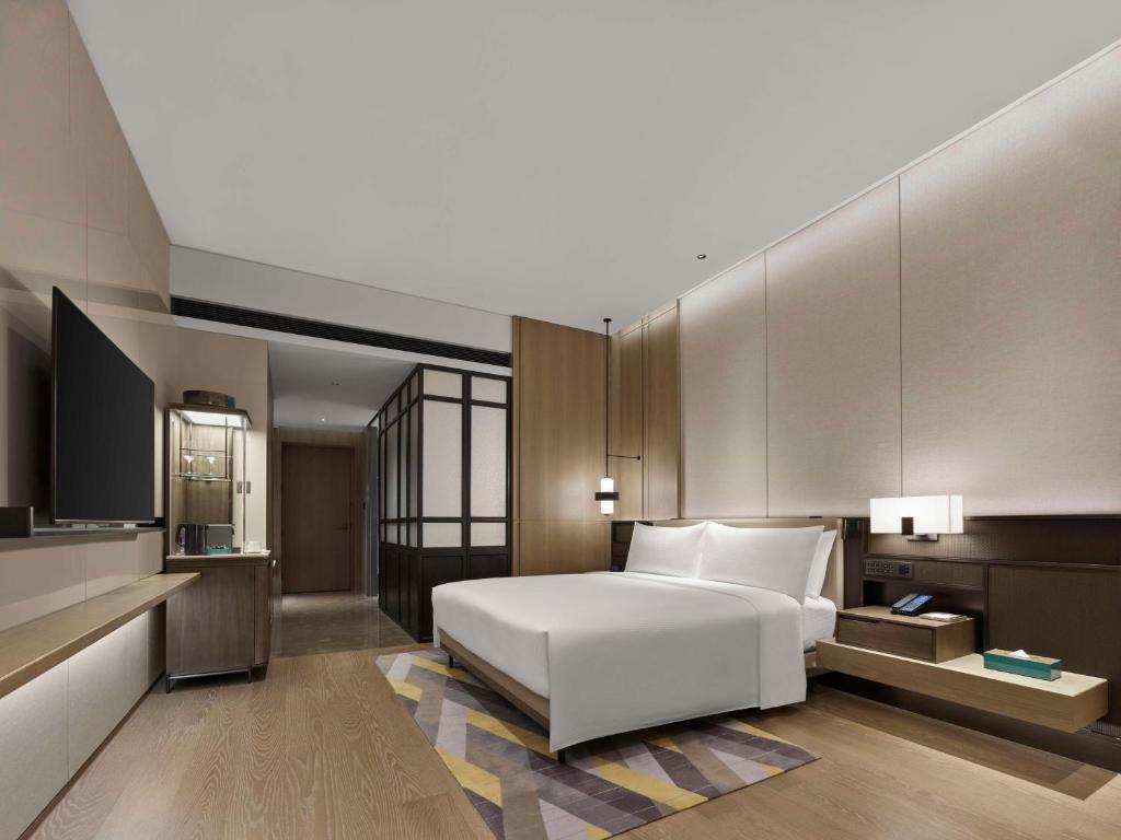 Postel nebo postele na pokoji v ubytování Hilton Zhuhai