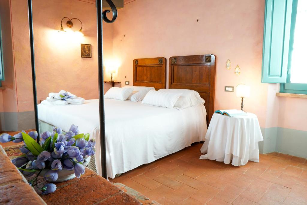 Postel nebo postele na pokoji v ubytování Cortona Resort-Le Terre Dei Cavalieri