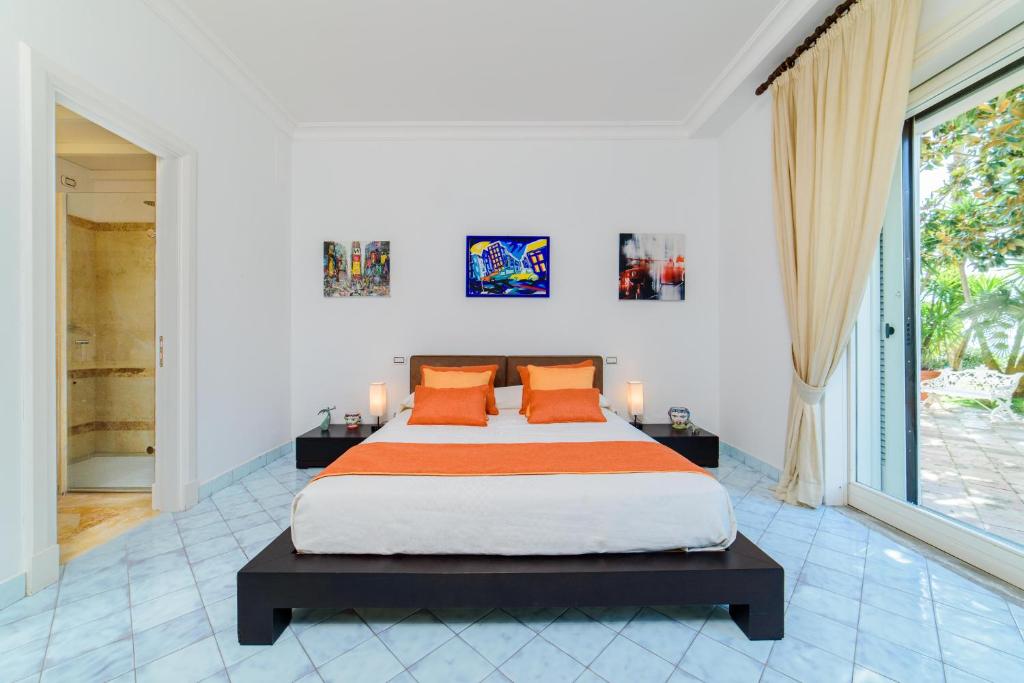 Кровать или кровати в номере Starhost - Villa il Poggio Amalfi Coast with pool, garden and terrace