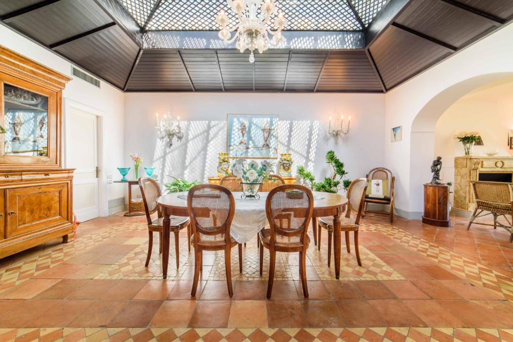 Фотография из галереи Starhost - Villa il Poggio Amalfi Coast with pool, garden and terrace в городе Виетри