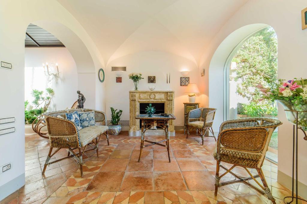 Гостиная зона в Starhost - Villa il Poggio Amalfi Coast with pool, garden and terrace