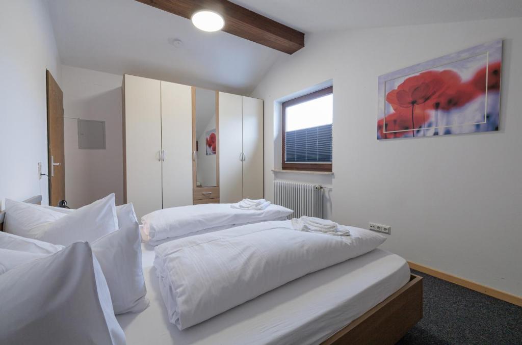 Postel nebo postele na pokoji v ubytování Gästehaus Köpf