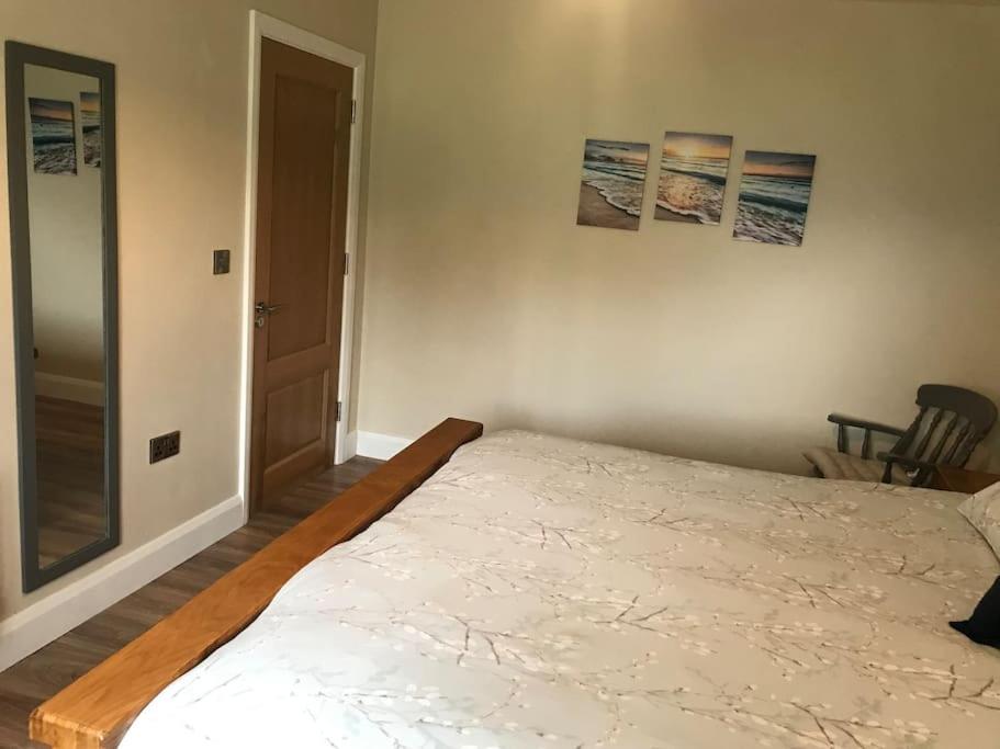 Postel nebo postele na pokoji v ubytování Sarahs Beachouse