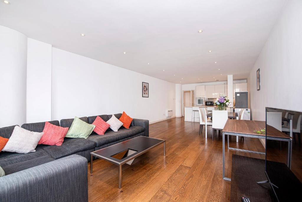 a living room with a couch and a table at Central 2 Bed Maissonette in London