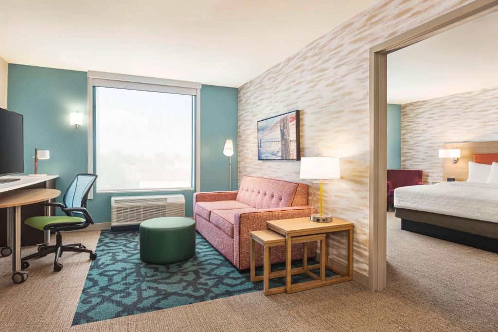 Postel nebo postele na pokoji v ubytování Home2 Suites By Hilton Cheyenne