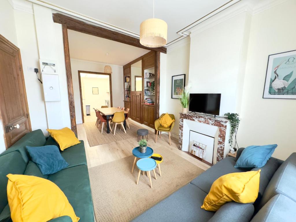 4 Ch - 10 pers - Grande Maison - Parking - Jardin - BBQ - Huis Met Vier Slaapkamers