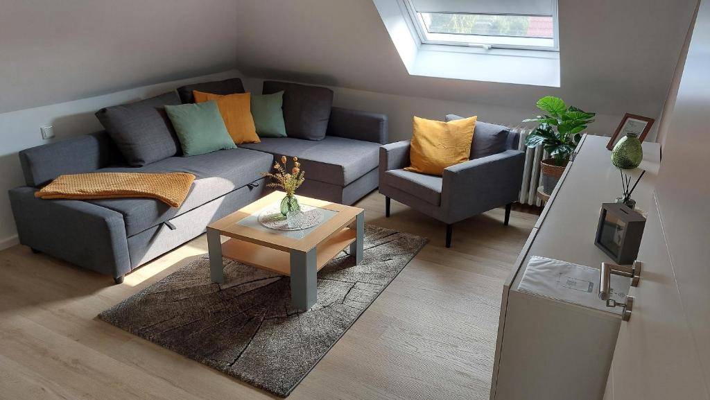 a living room with a couch and a table at Schöne Ferienwohnung in Münster
