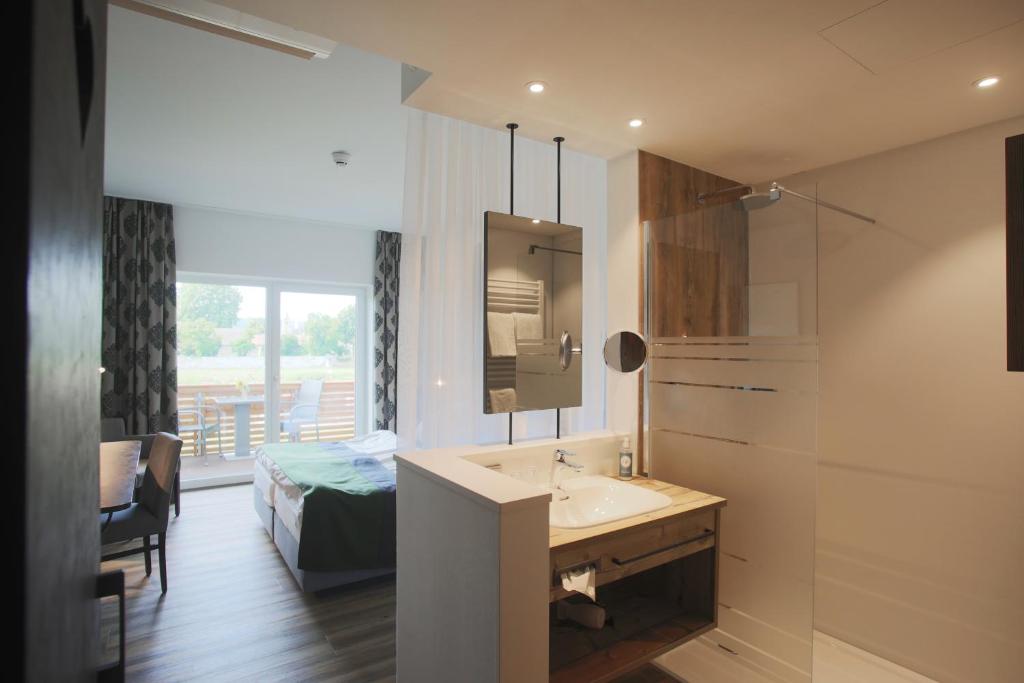 Kuchyň nebo kuchyňský kout v ubytování Hotel Grohnder Fährhaus