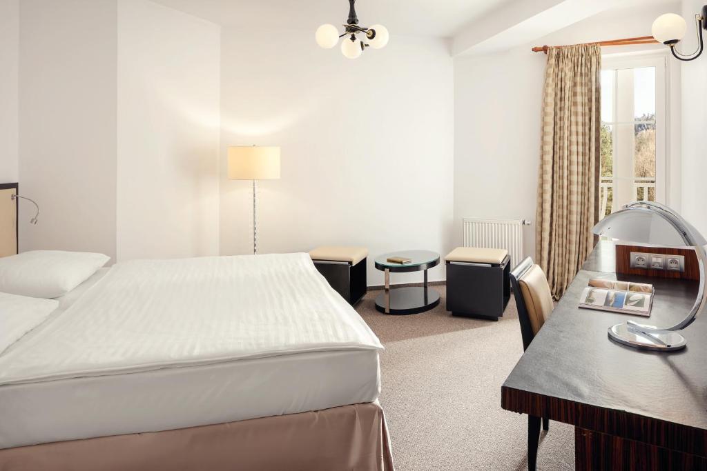 Posteľ alebo postele v izbe v ubytovaní Hotel Adršpach
