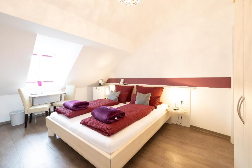Postel nebo postele na pokoji v ubytování Hotel DAH-Inn