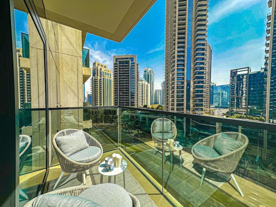 Balkón nebo terasa v ubytování HiGuests - Luxury Living One Bedroom in Downtown Dubai