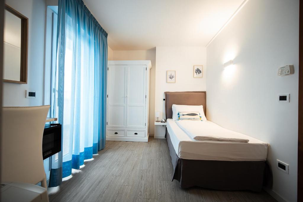 Postel nebo postele na pokoji v ubytování Hotel Niagara