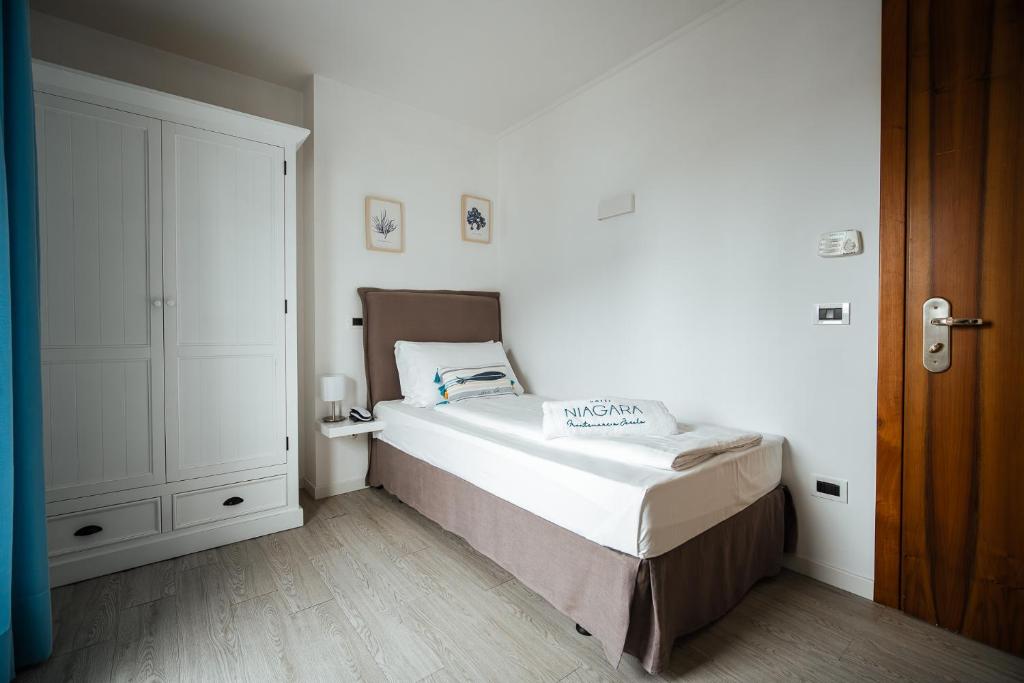 Postel nebo postele na pokoji v ubytování Hotel Niagara
