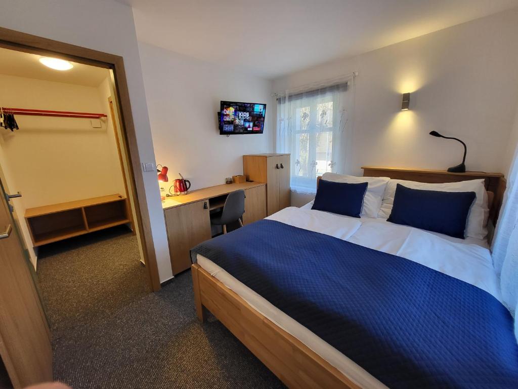 Postel nebo postele na pokoji v ubytování Pension Jitřenka Hřensko Bed & Breakfast