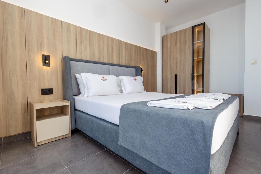 Postel nebo postele na pokoji v ubytování Continental Hotel
