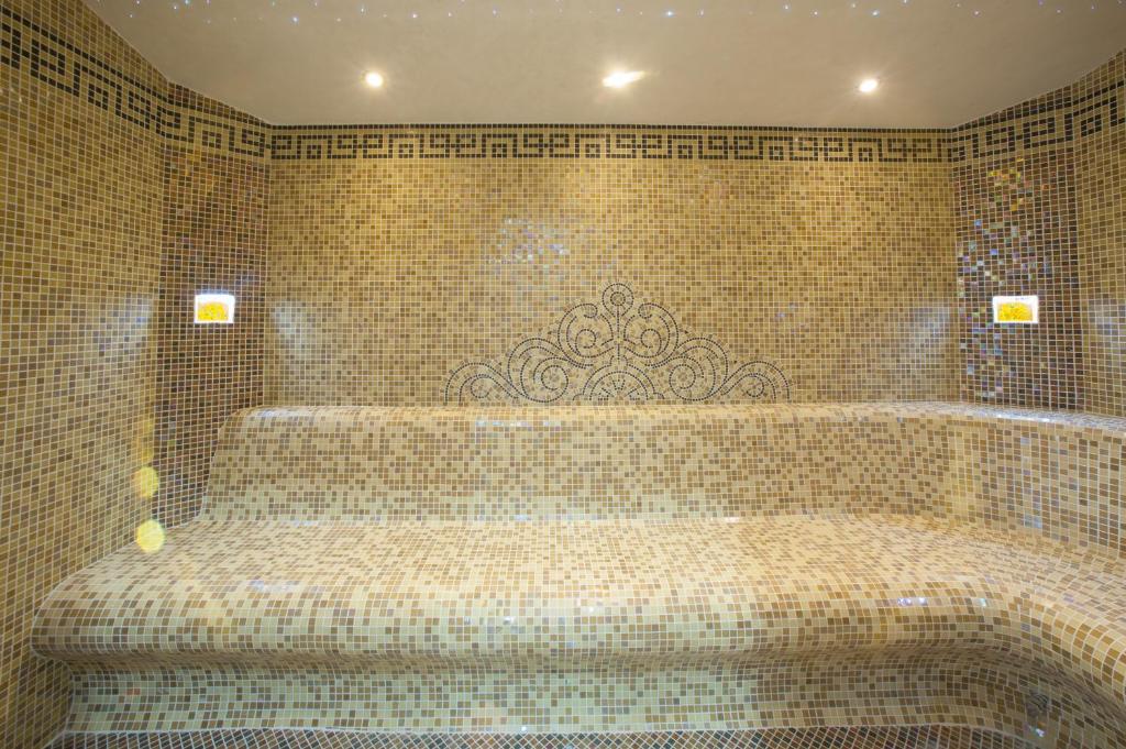 Postel nebo postele na pokoji v ubytování Mantar Spa Hotel