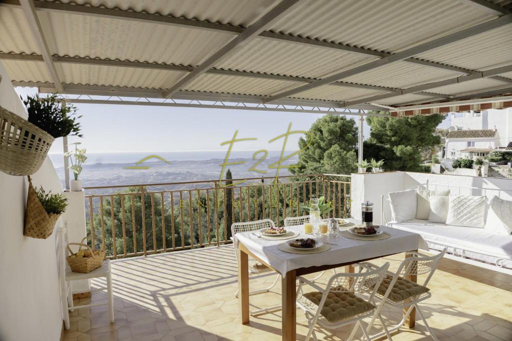 Un balcón o terraza en BelMonStays Santana, Mijas Pueblo