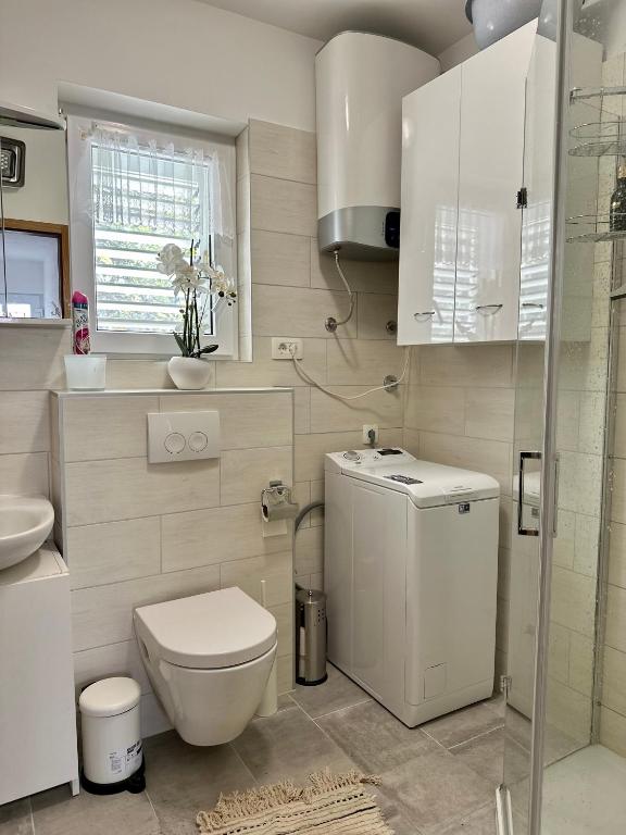 Koupelna v ubytování Apartament Sunny Mimice z widokiem na morze
