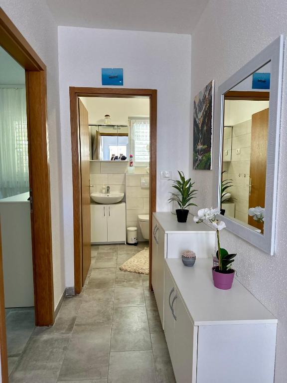 Koupelna v ubytování Apartament Sunny Mimice z widokiem na morze