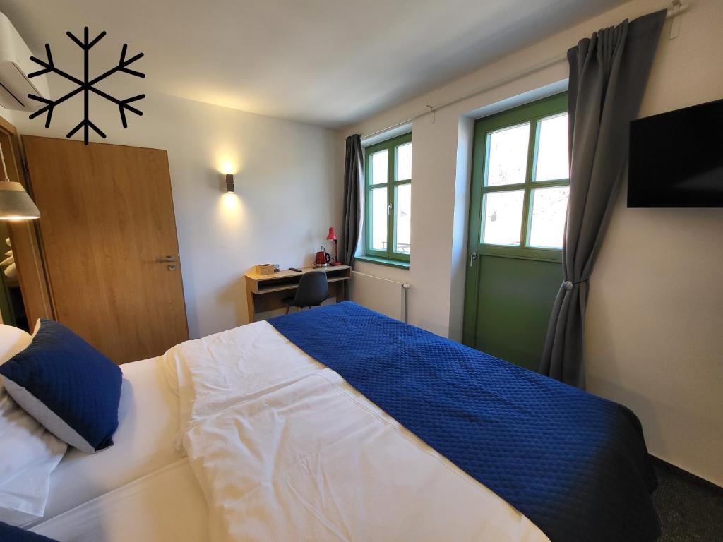 Postel nebo postele na pokoji v ubytování Pension Jitřenka Hřensko Bed & Breakfast