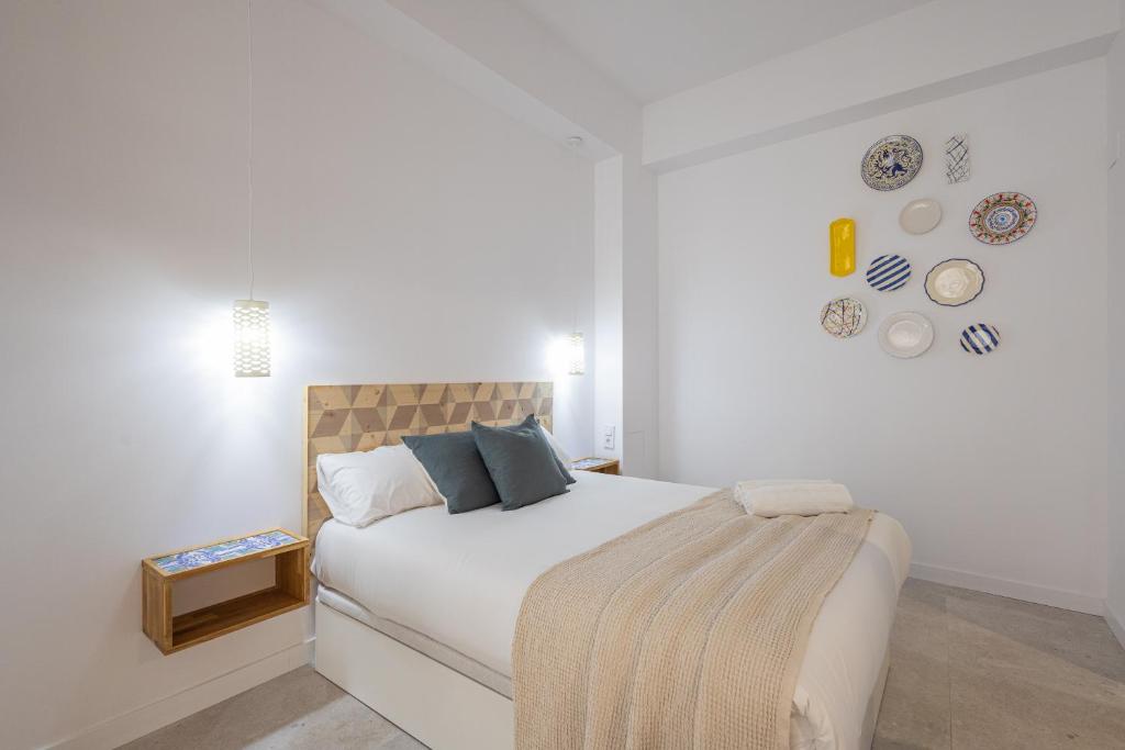 CASA FLORIT - Ceramic Homes - 4 Guest - AC WiFi - Near Sorolla Train Station