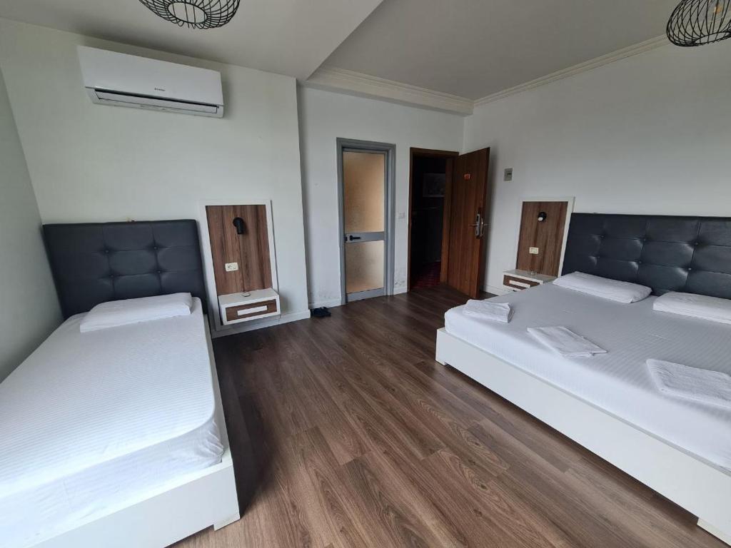 Star Hotel - Basic Triple Room