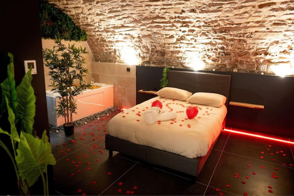 a bedroom with a bed with flowers on it at Hébergement insolite, Night Secret Groot in Millau