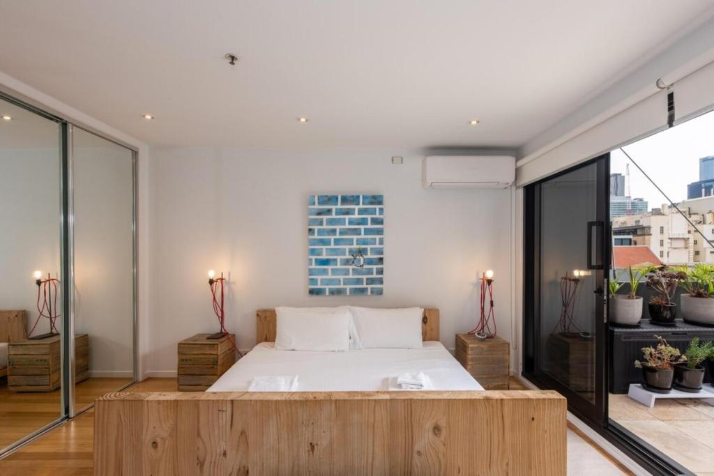 En eller flere senge i et værelse på Stylish 3-bed Unit in the Heart of Melbourne CBD!
