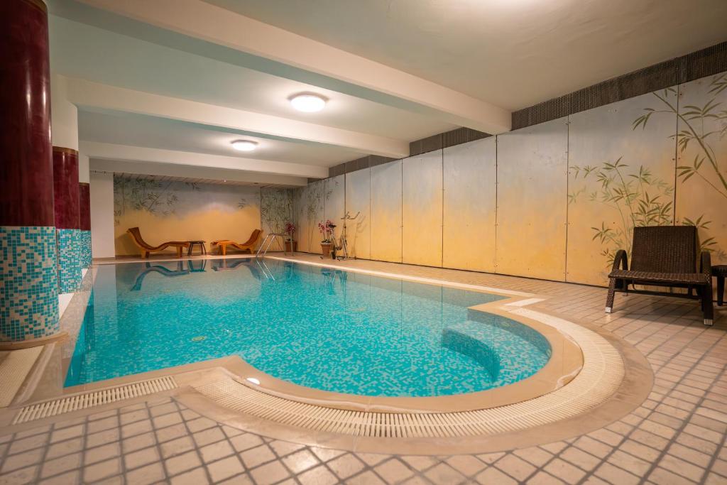 Bazén v ubytování Hotel Galvani nebo v jeho okolí