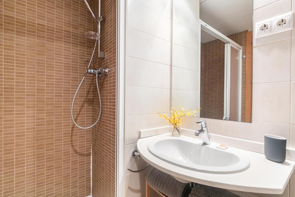 The Orbit Apartments - Apartment