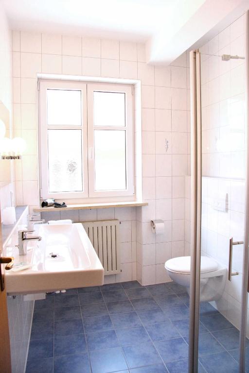 Hotel-Garni Goldener Schwan - Sala Familiar Con Baño Privado