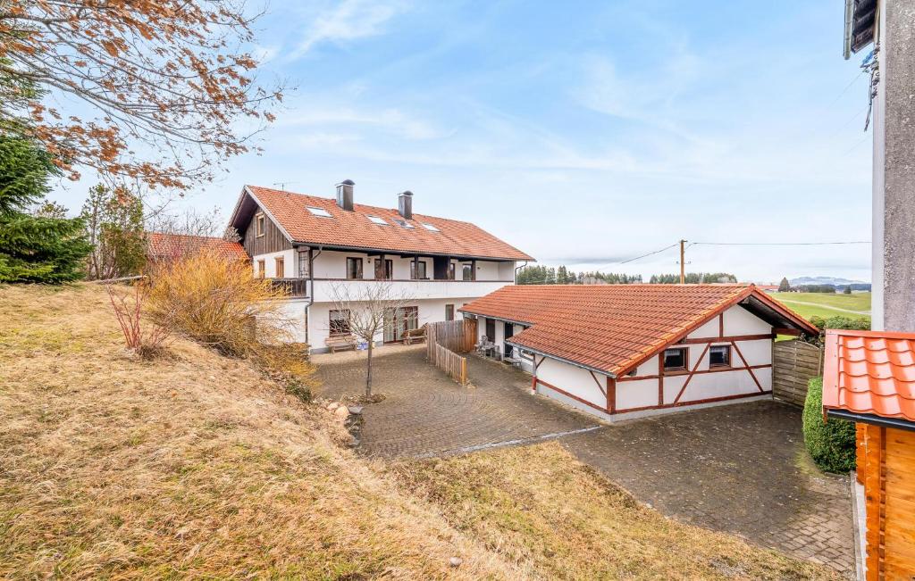 an aerial view of a house with a yard at Stunning Apartment In Wald With House A Panoramic View in Wald