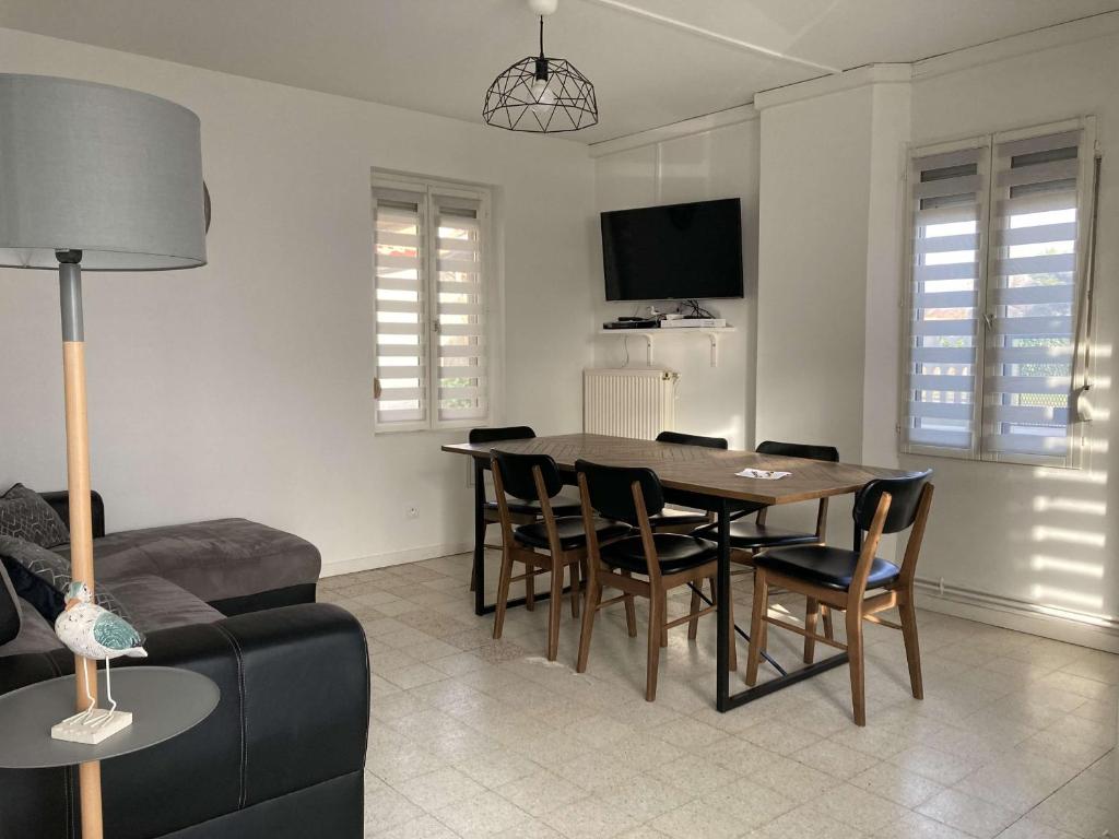 Photo de la galerie de l'établissement Charmante Maison à Berck Plage - 3 Ch, Jardin, Stationnement, Proche Plage et Commerces - FR-1-646-6, à Berck-sur-Mer