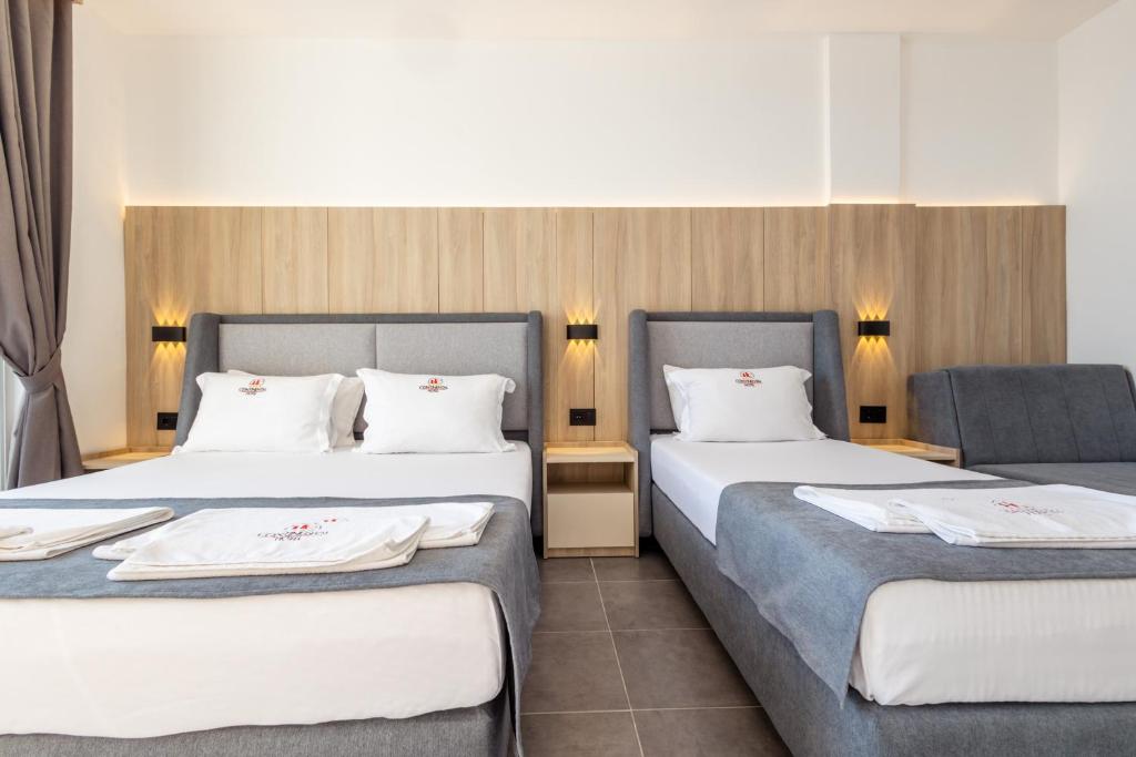 Postel nebo postele na pokoji v ubytování Continental Hotel