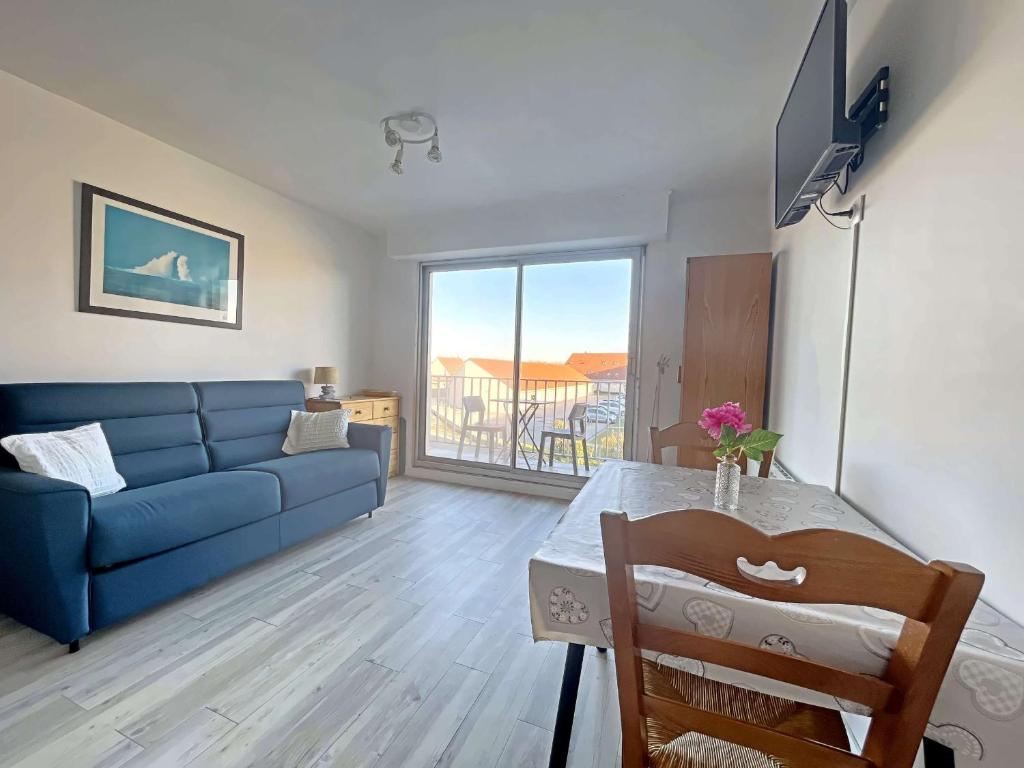 Televízia a/alebo spoločenská miestnosť v ubytovaní Studio avec Balcon, Proche Plage et Commerces, Idéal Vacances - FR-1-646-41
