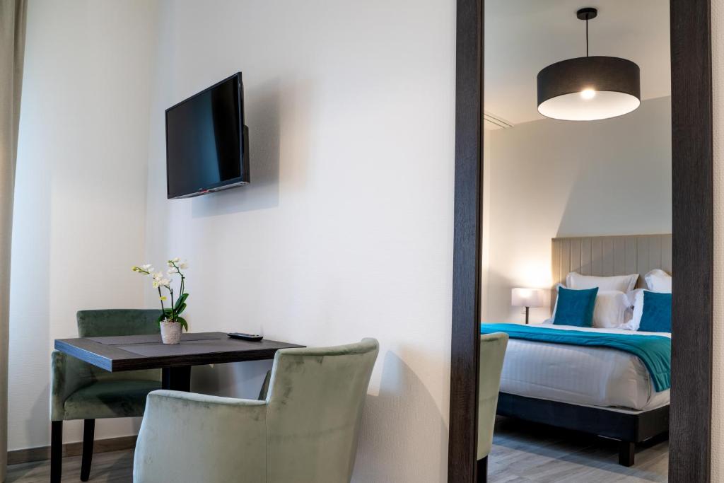 TV a/nebo společenská místnost v ubytování Motel-Résidence Ô Pied à Terre