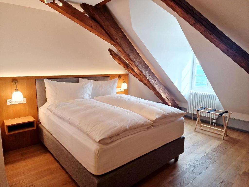 Postel nebo postele na pokoji v ubytování Hotel Weissenstein