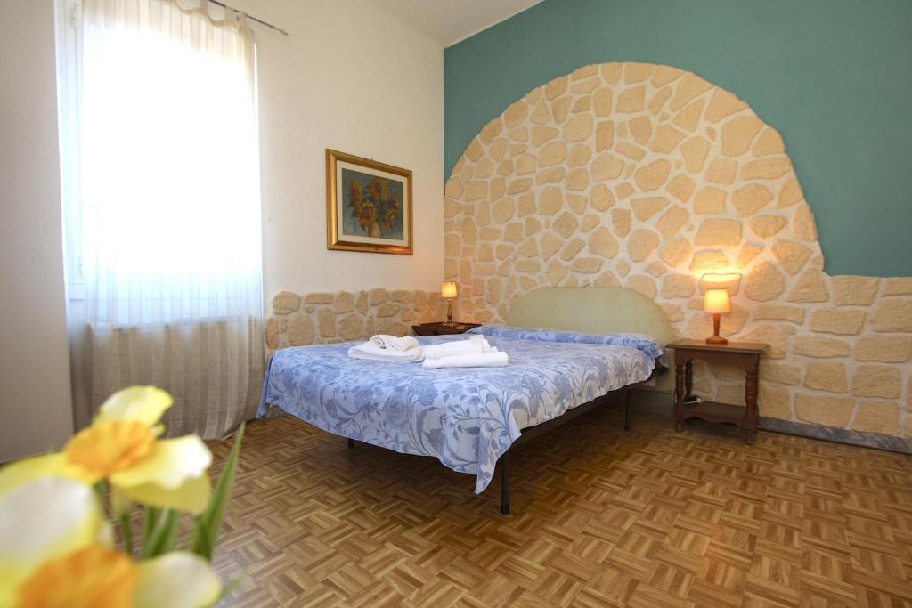 Sara Holiday House