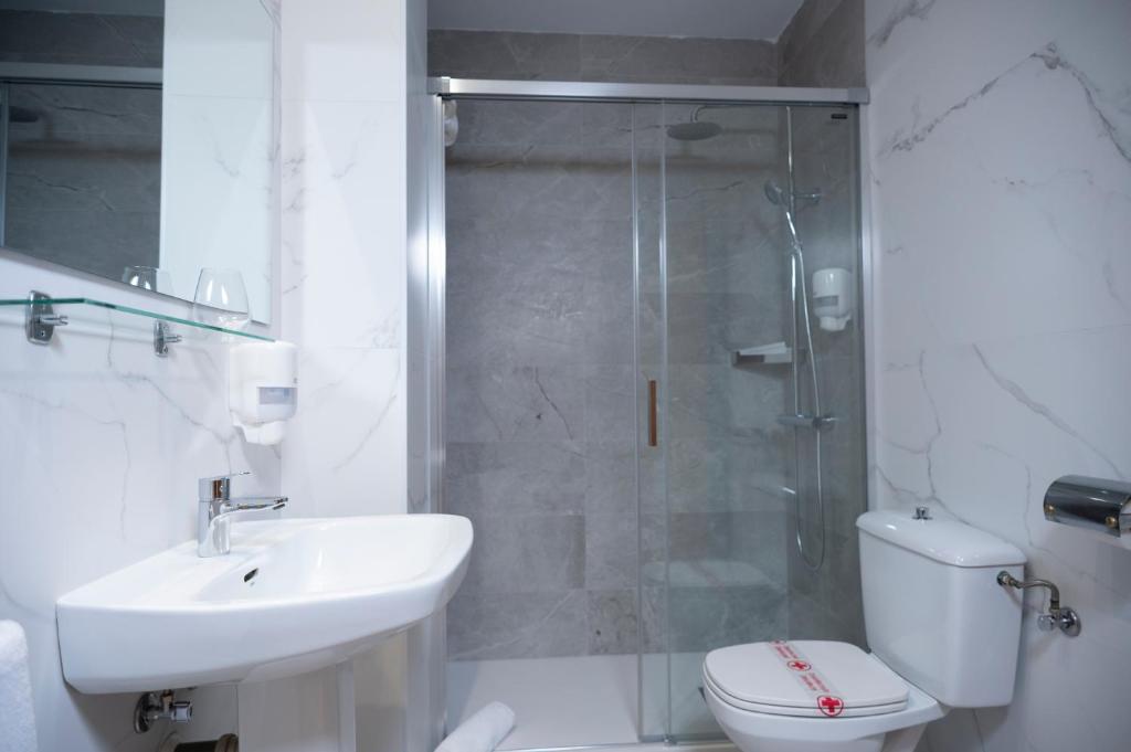 Kúpeľňa v ubytovaní Restaurante Hotel Abadesa