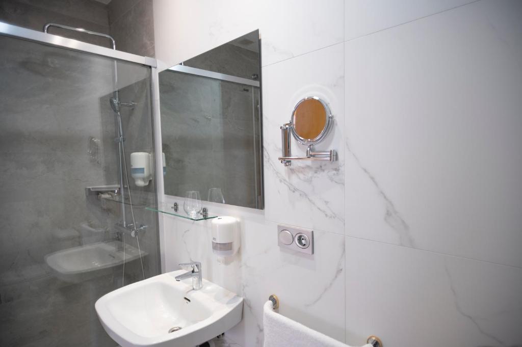 Kúpeľňa v ubytovaní Restaurante Hotel Abadesa