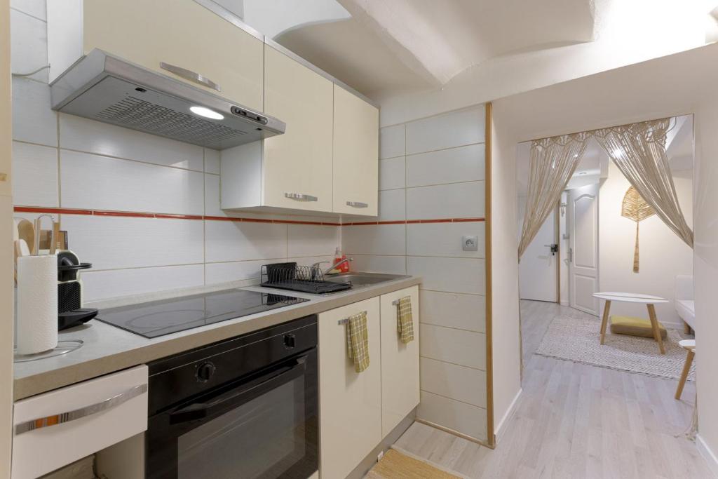 Zdjęcie z galerii obiektu Appartement 2 pièces cosy et élégant à Cannes w Cannes