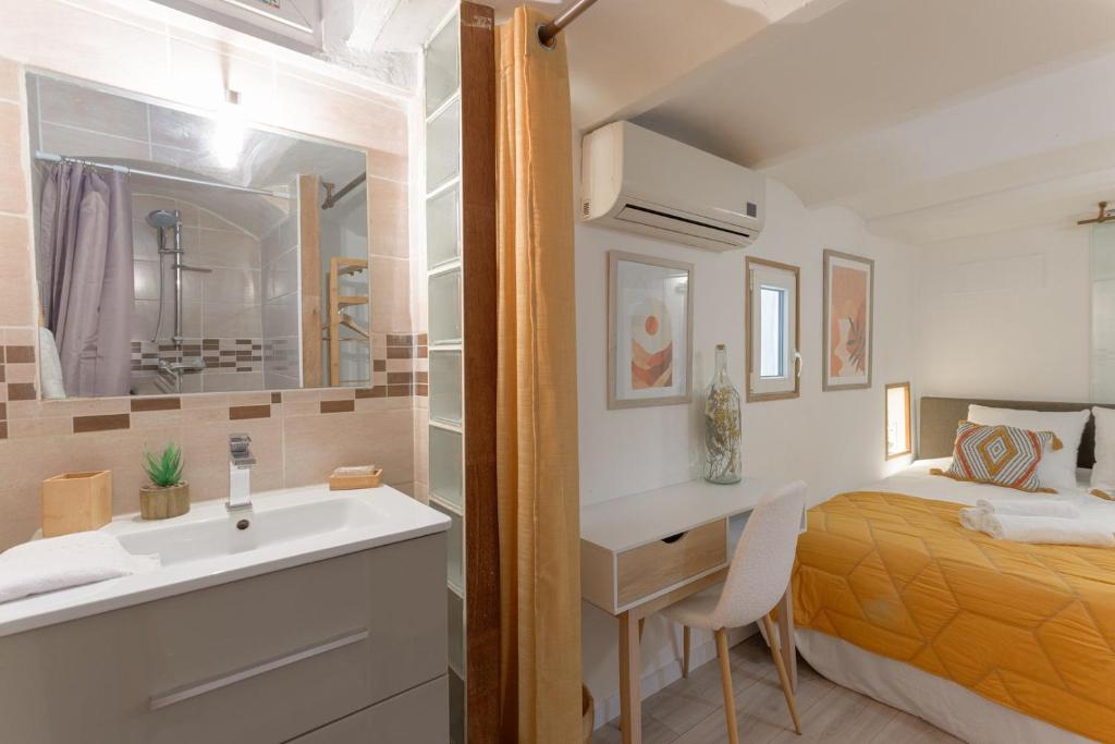 Zdjęcie z galerii obiektu Appartement 2 pièces cosy et élégant à Cannes w Cannes