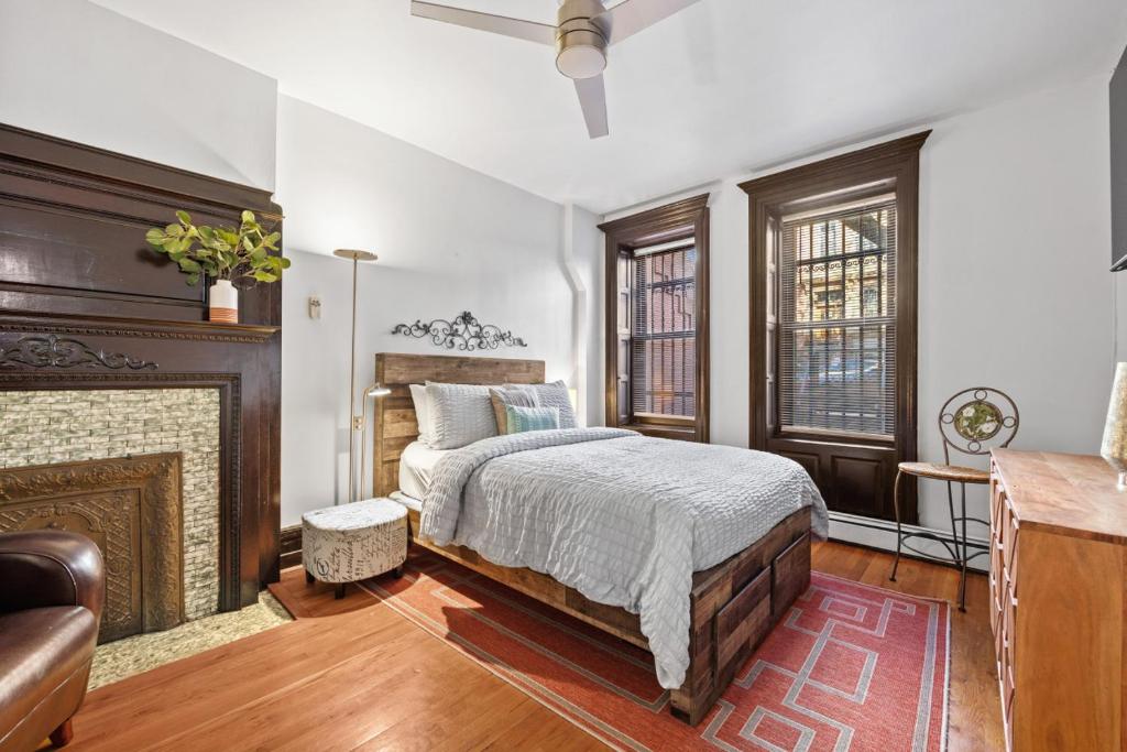 Gallery image of 1BR Brownstone w Rare Outdoor Space in New York