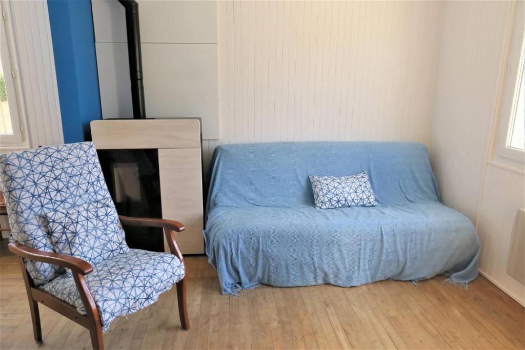 Część wypoczynkowa w obiekcie Maison avec jardin, WIFI, à 50m de la plage à TREGASTEL - Réf 195