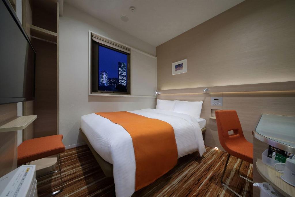 Postel nebo postele na pokoji v ubytování Keio Presso Inn Akasaka