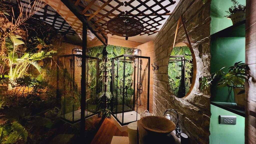 Koupelna v ubytování The Jungle Lodge -Glamping at Karuna El Nido