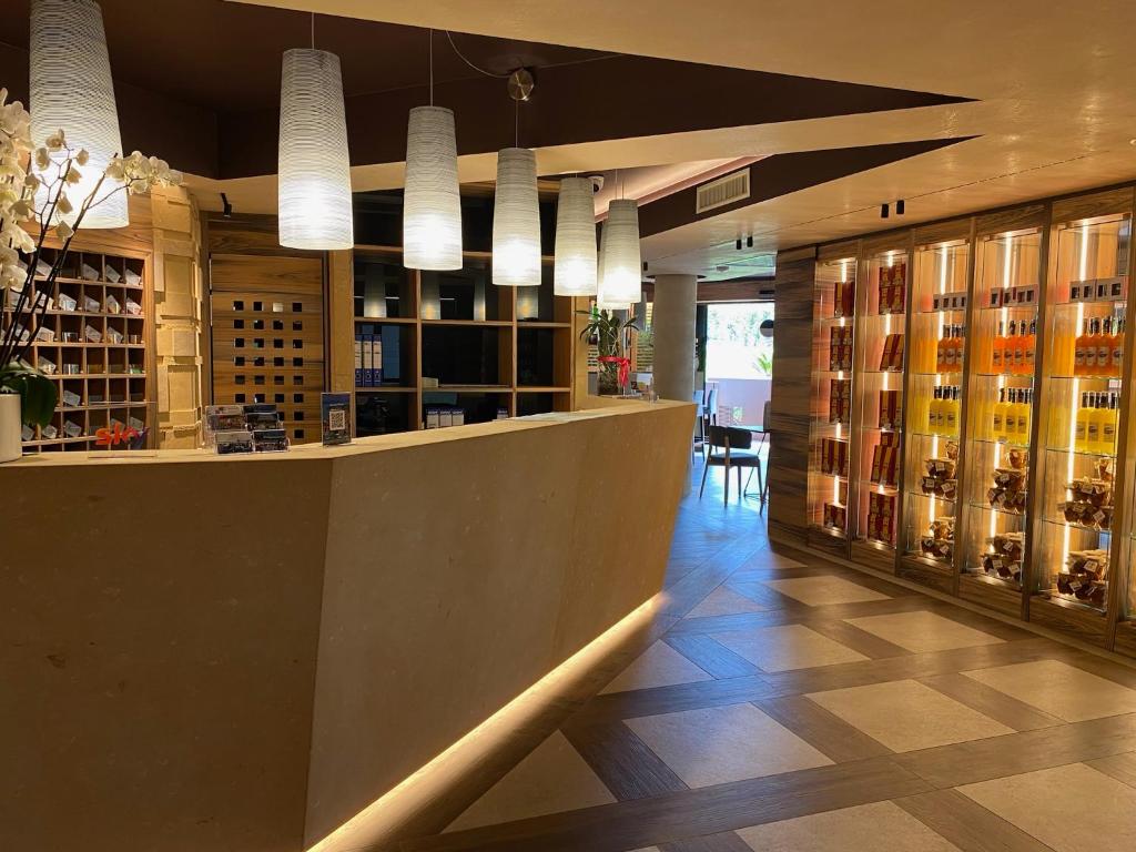 a wine shop with a bar with bottles of wine at Alevic Hotel Sirmione in Sirmione